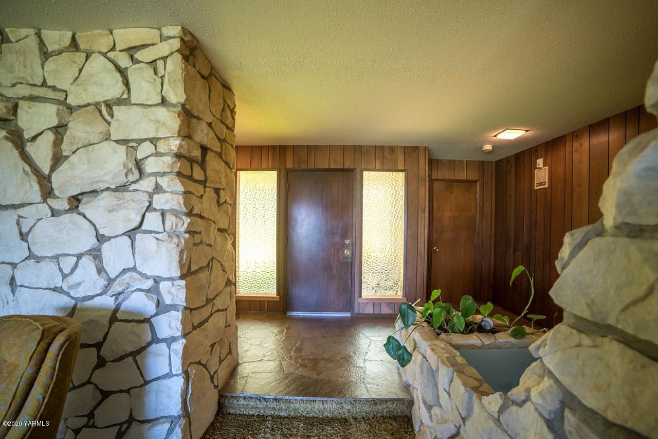 8540-2 Fort Road Wapato, WA 98951 - Photo 29 of 55 a view of entryway with a flower pot and a wooden floor