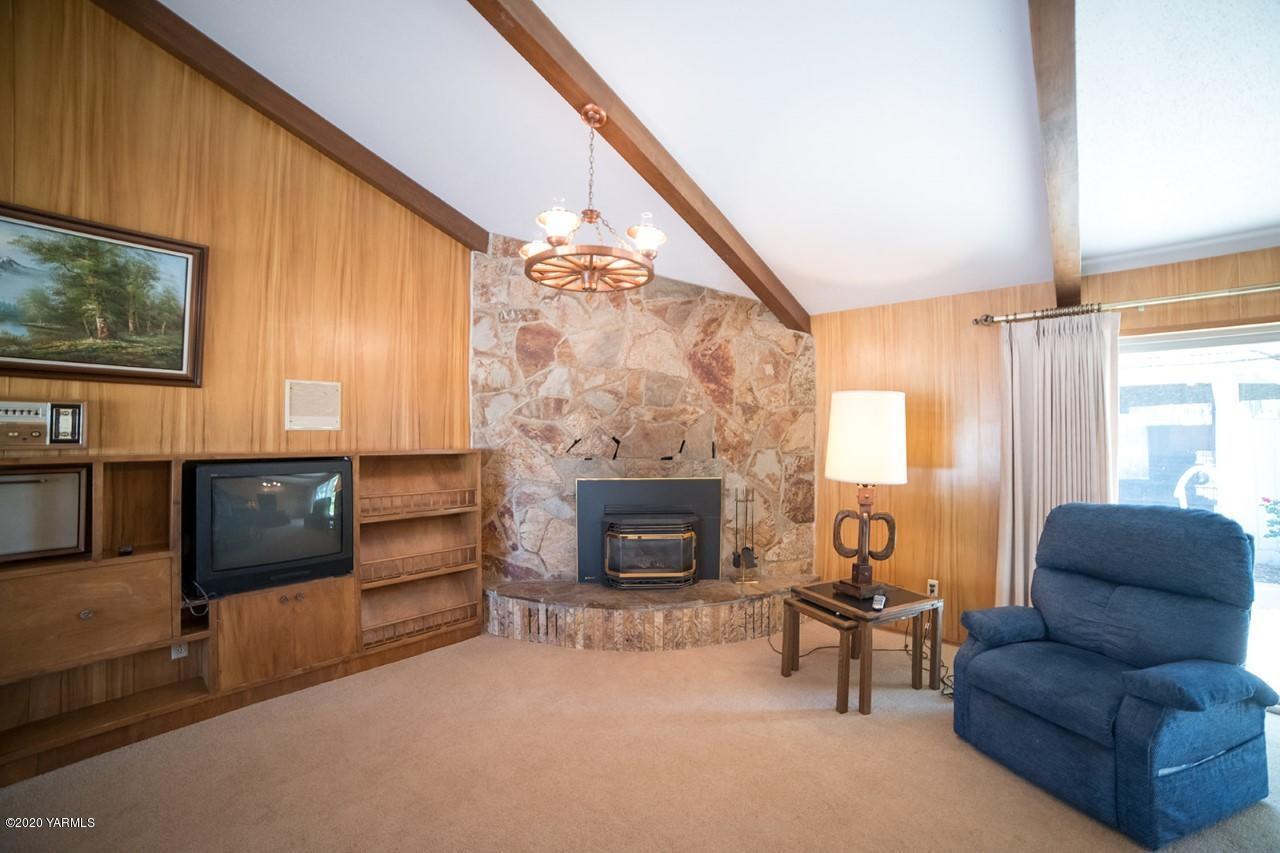 8540-2 Fort Road Wapato, WA 98951 - Photo 46 of 55 a living room with furniture and a fireplace