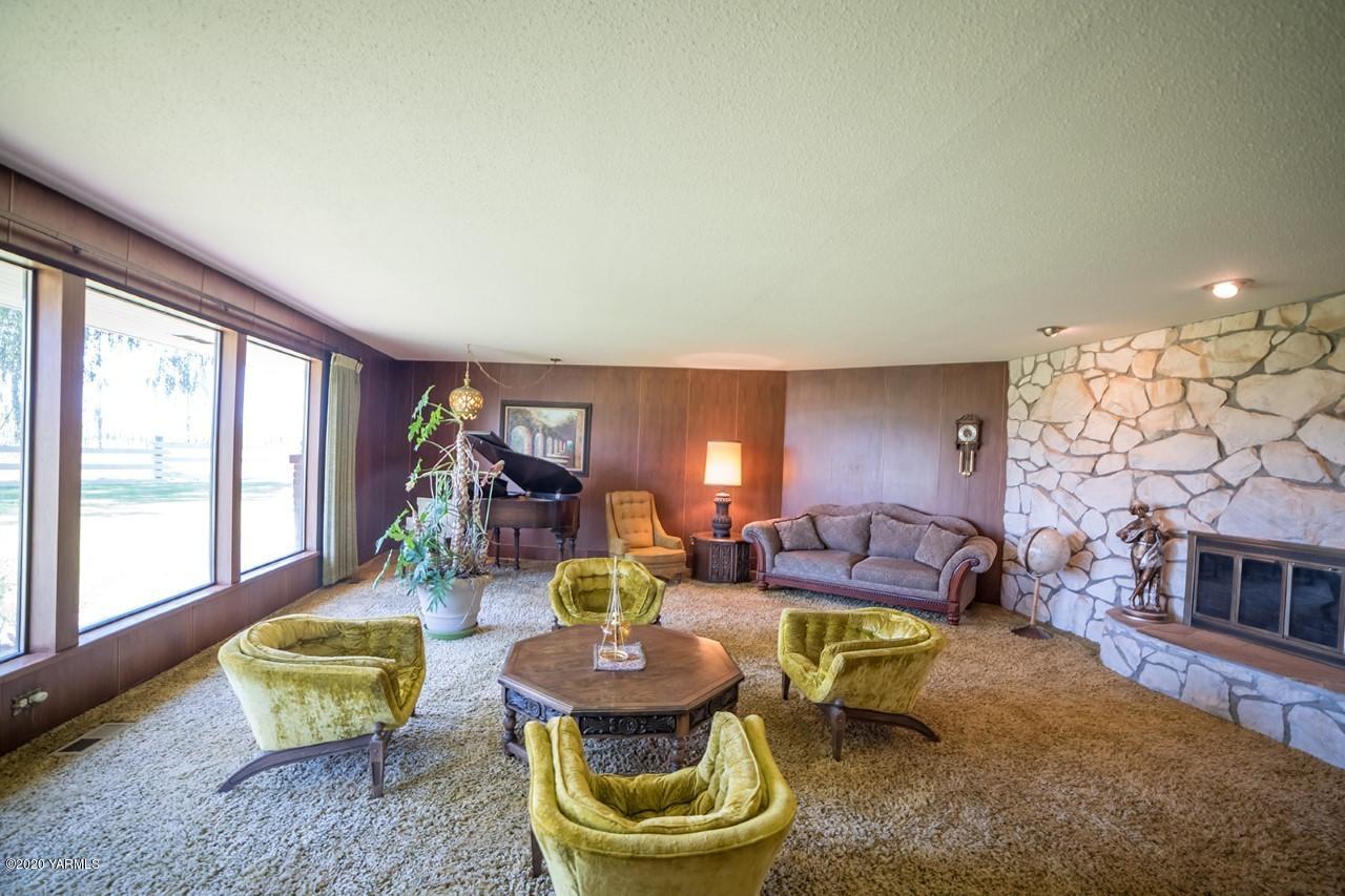 8540-2 Fort Road Wapato, WA 98951 - Photo 6 of 55 a living room with fireplace furniture and a large window