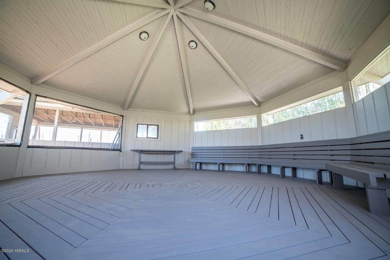 8540-2 Fort Road Wapato, WA 98951 - Photo 10 of 55 a view of an empty room with a window