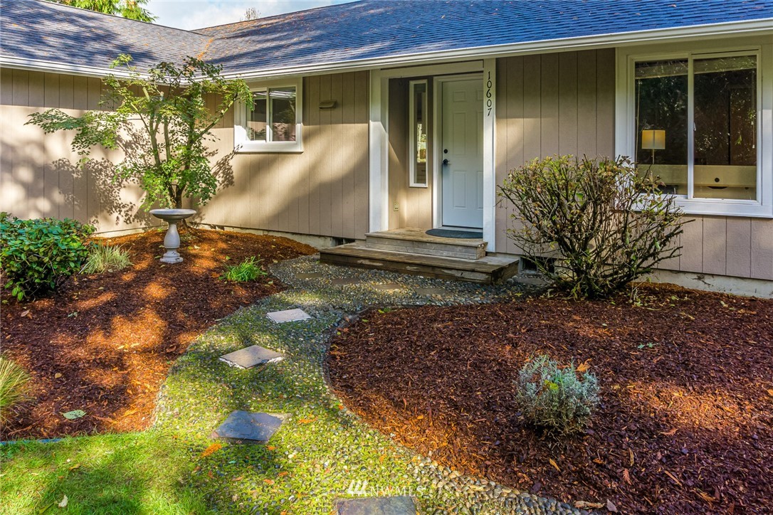 10607 Case Road Southwest Olympia, WA 98512 - Photo 2 of 26 Gallery Image 2