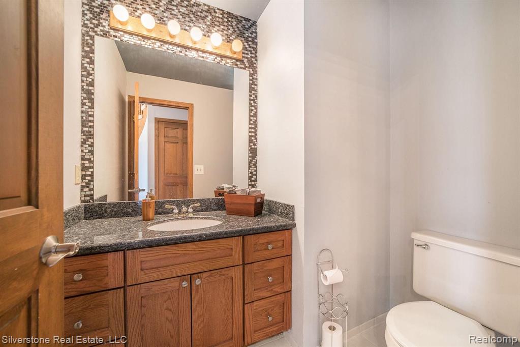 873 North Adams Road Rochester Hills, MI 48309 - Photo 23 of 37
