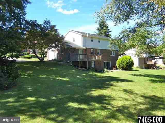 2041 Garnet Road York, PA 17403 - Photo 2 of 30 Gallery Image 2