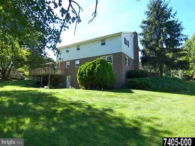 2041 Garnet Road York, PA 17403 - Photo 3 of 30 Gallery Image 3