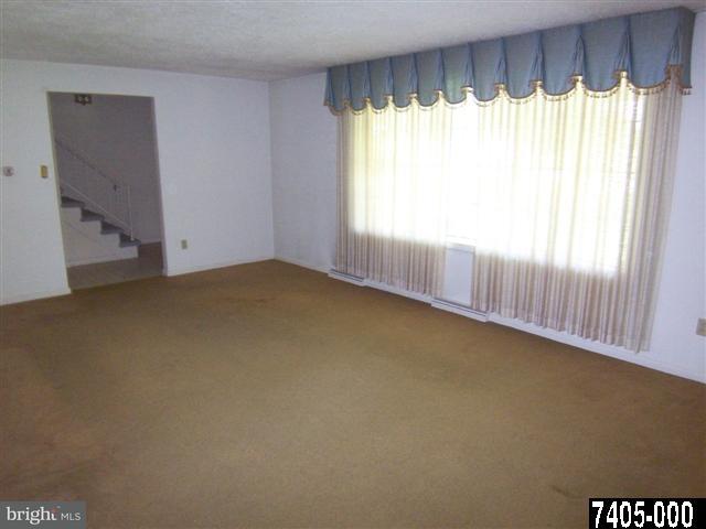 2041 Garnet Road York, PA 17403 - Photo 4 of 30 Gallery Image 4