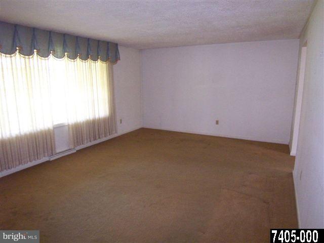 2041 Garnet Road York, PA 17403 - Photo 5 of 30 Gallery Image 5