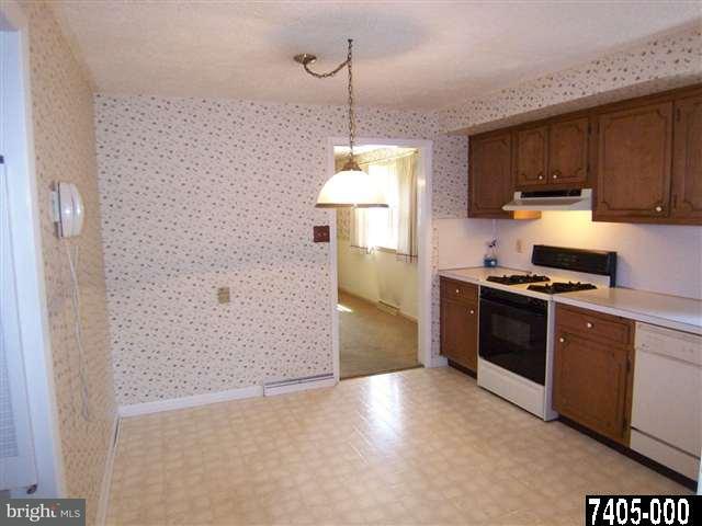 2041 Garnet Road York, PA 17403 - Photo 7 of 30 Gallery Image 7