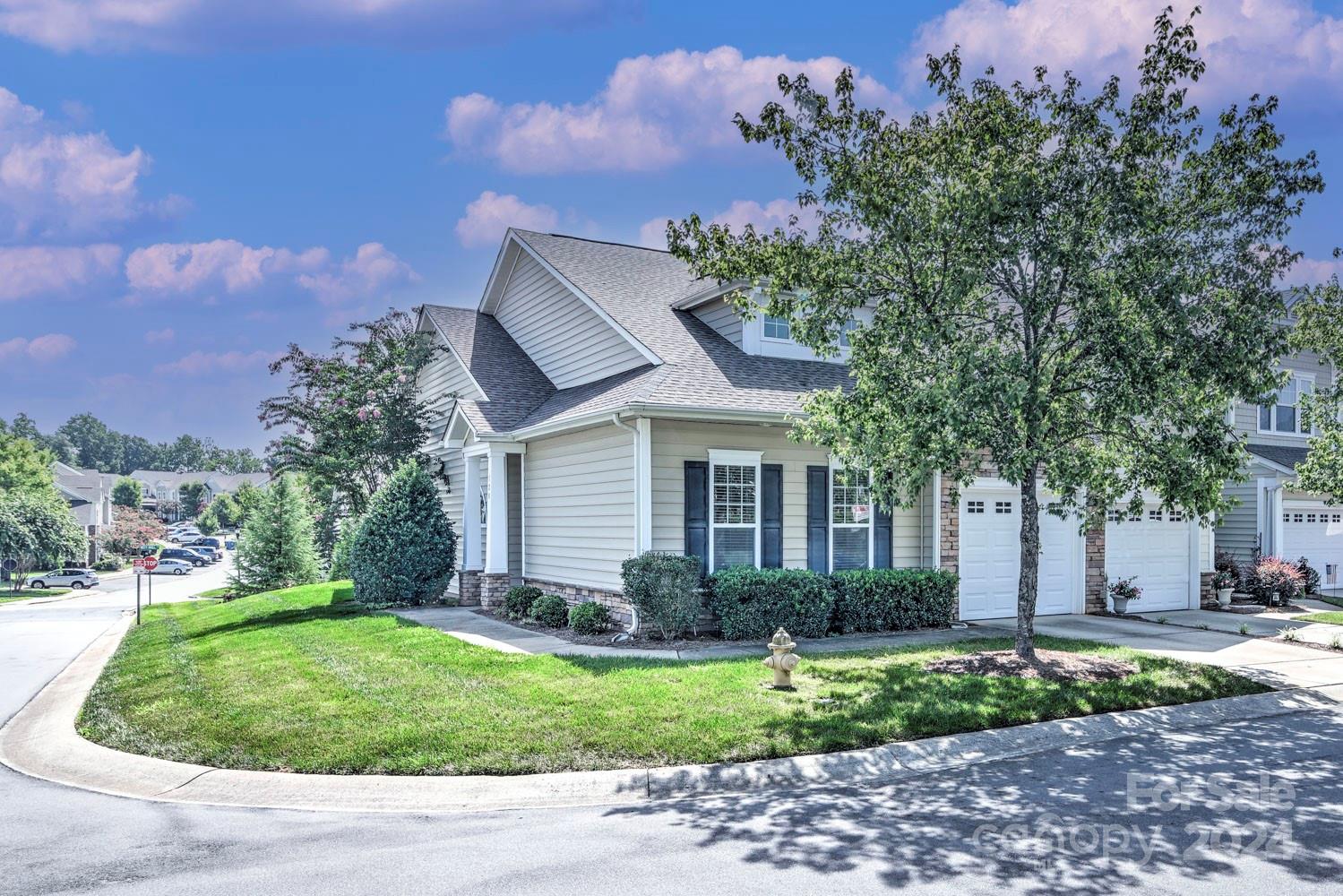 120 Falling Ridge Belmont, NC 28012 - Photo 1 of 18 a front view of a house with garden