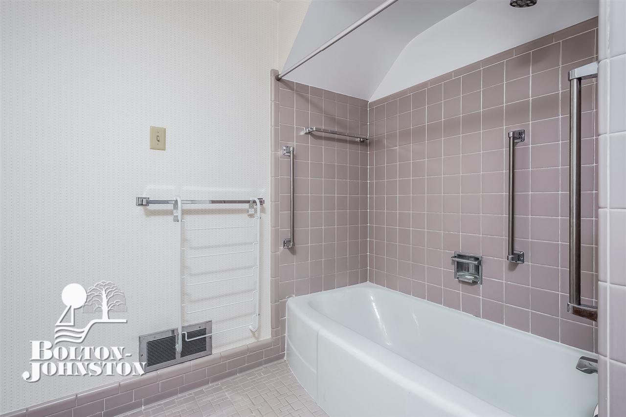 280 Ridge Road Grosse Pointe, MI 48236 - Photo 33 of 50 31295540-32.JPG