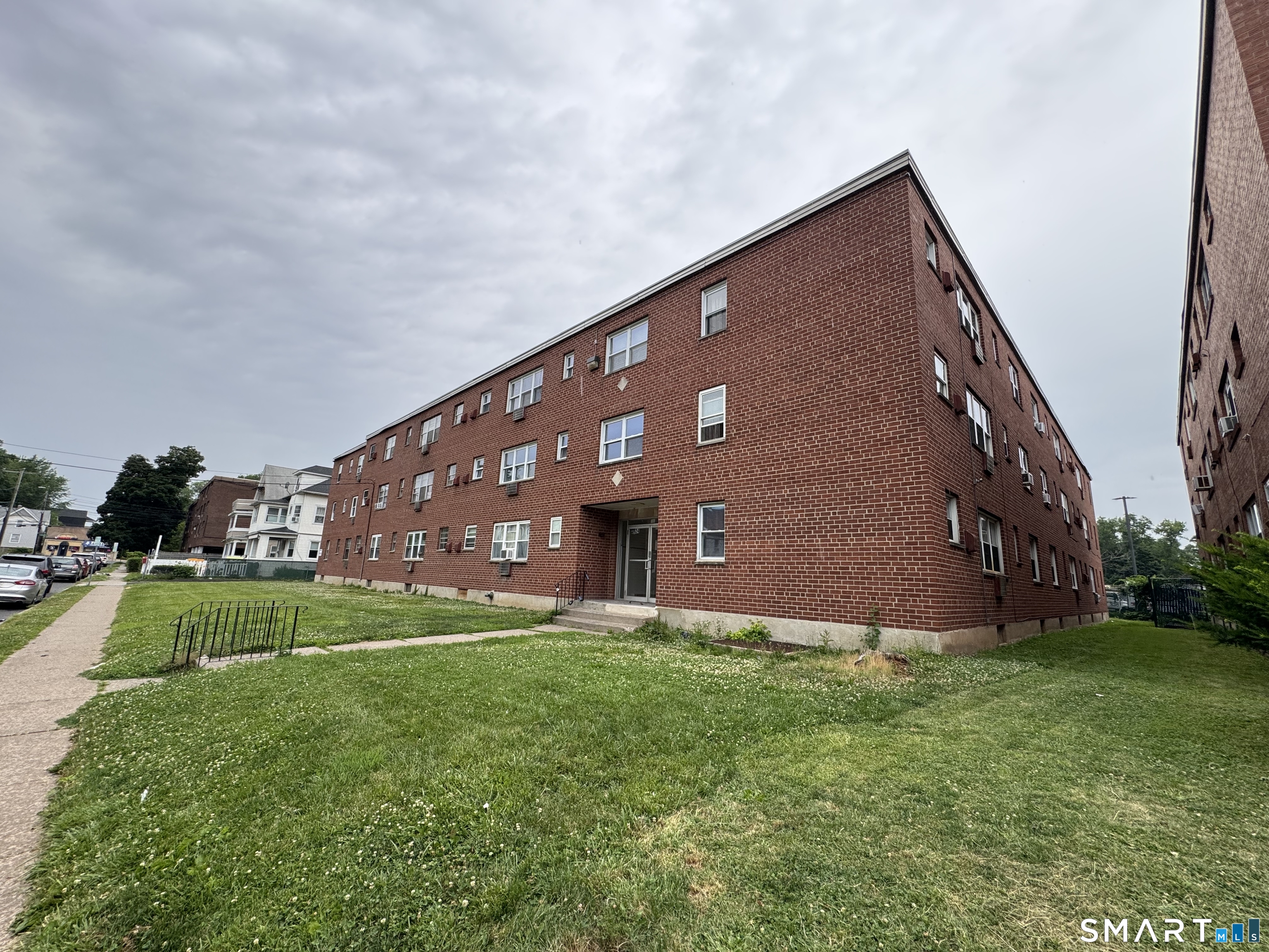 24 Merrill Street, Unit C1 Hartford, CT 06106 - Photo 2 of 14