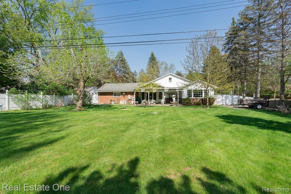 129 Texas Avenue Rochester Hills, MI 48309 - Photo 3 of 50