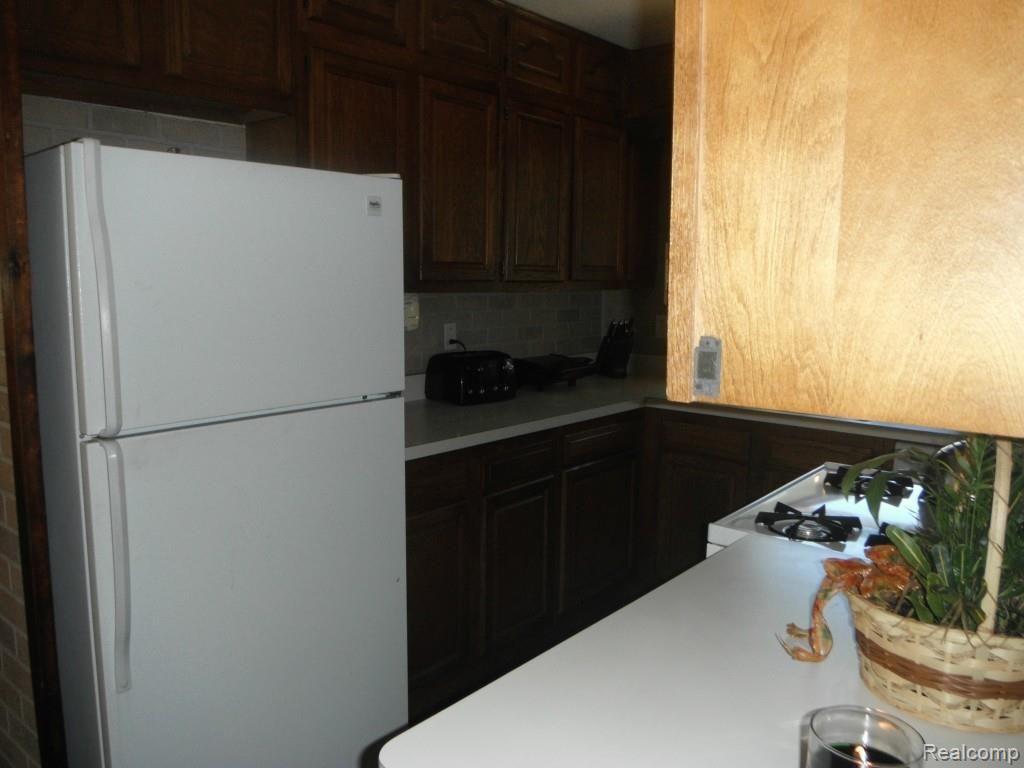 41405 Edison Lake Road Belleville, MI 48111 - Photo 6 of 21 41405 Edison Lake Rd 011.jpg