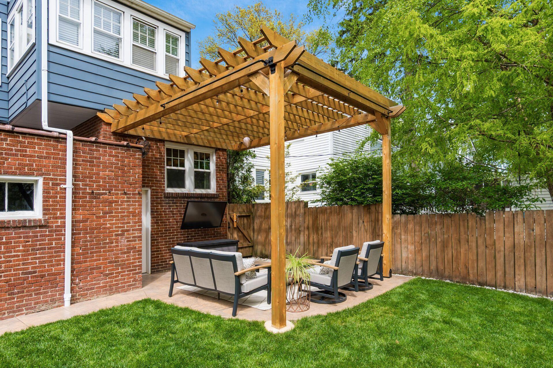311 Chatham Road Columbus, OH 43214 - Photo 34 of 44 Pergola