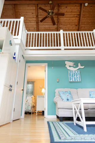 a view of livingroom with furniture