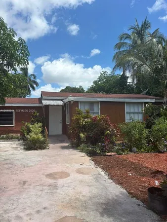 $2,500 | 1447 Northwest 98th Street, Miami, FL 33147