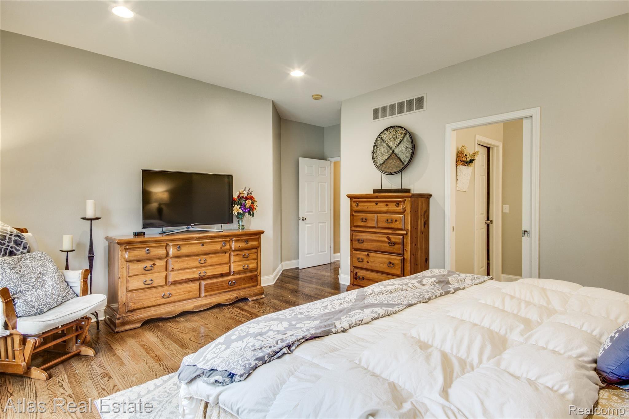 10446 County Line Road Ortonville, MI 48462 - Photo 26 of 53 Interiors (6 of 35).JPG