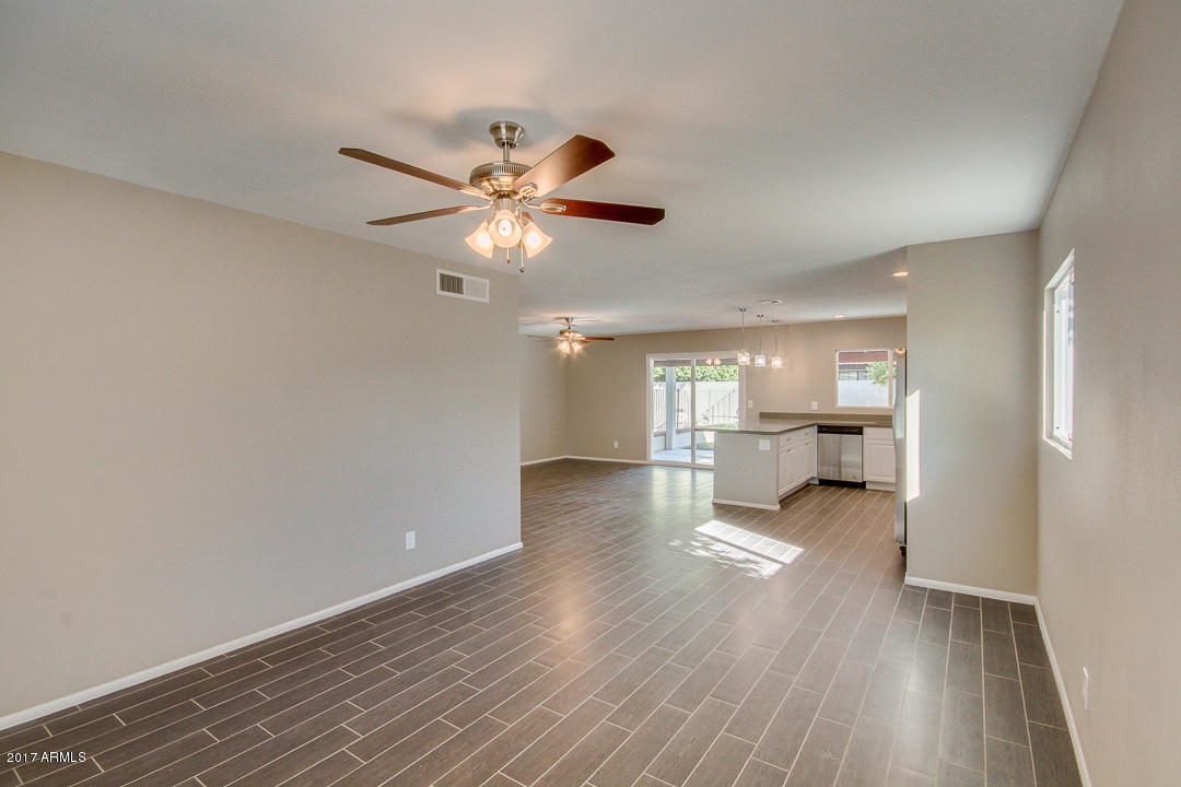 3714 West Calavar Road Phoenix, AZ 85053 - Photo 3 of 26 06-Calavar