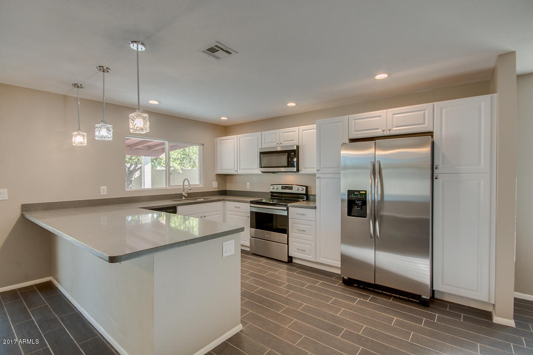 3714 West Calavar Road Phoenix, AZ 85053 - Photo 5 of 26 10-Calavar