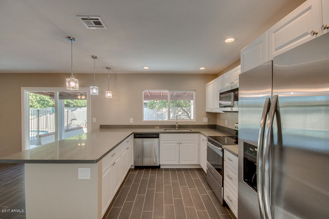 3714 West Calavar Road Phoenix, AZ 85053 - Photo 6 of 26 11-Calavar