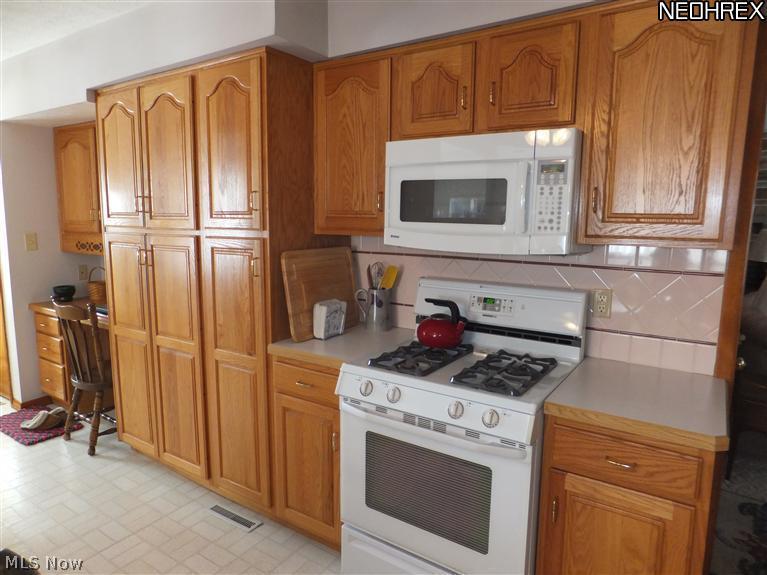 4813 Roadoan Road Cleveland, OH 44144 - Photo 5 of 20 Gallery Image 5