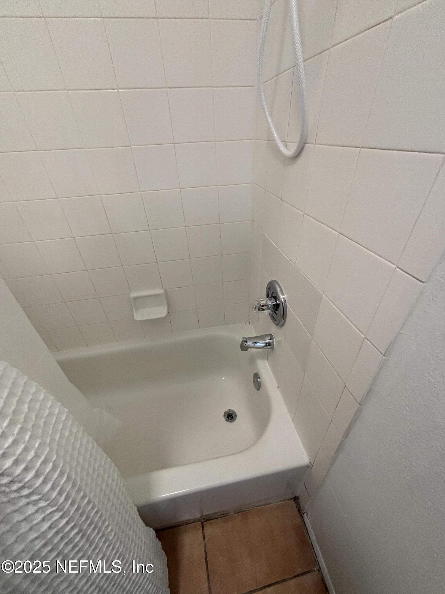 201 Colima Court, Unit 1211 Ponte Vedra Beach, FL 32082 - Photo 21 of 35 a bathroom with a sink and a bath tub