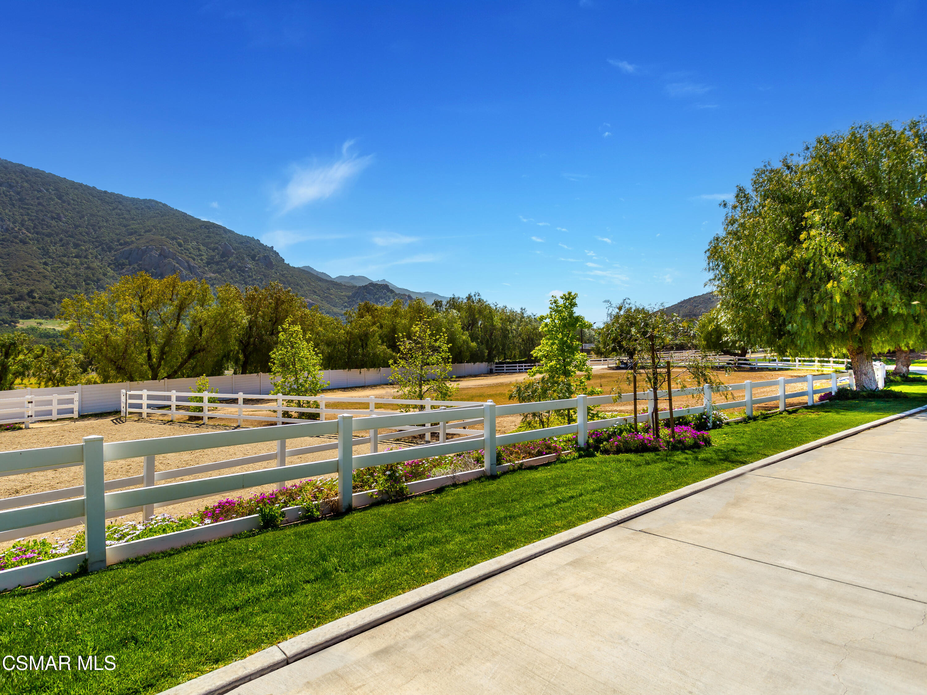 1515 Hidden Valley Road Thousand Oaks, CA 91361 - Photo 14 of 56 a view of green field with sitting area