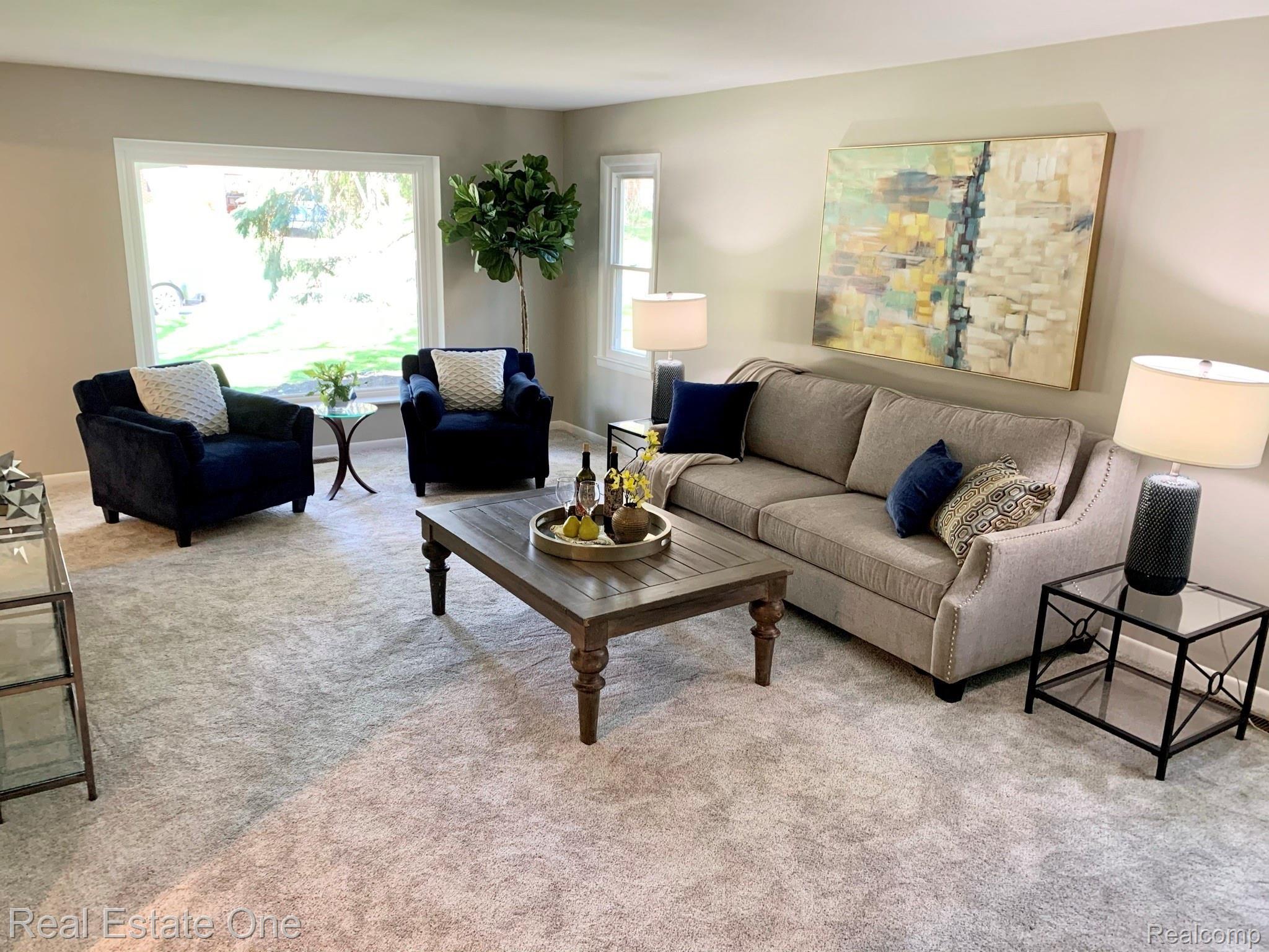 35712 Congress Road Farmington, MI 48335 - Photo 9 of 20 Living Room