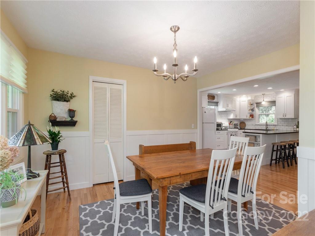 305 Balsam Road Hendersonville, NC 28792 - Photo 11 of 48 Gallery Image 11