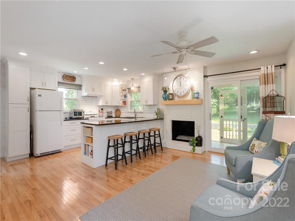 305 Balsam Road Hendersonville, NC 28792 - Photo 14 of 48 Gallery Image 14
