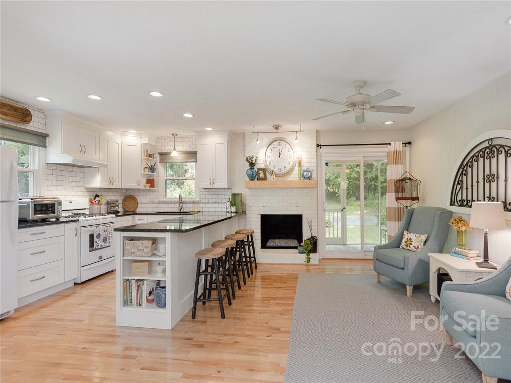 305 Balsam Road Hendersonville, NC 28792 - Photo 17 of 48 Gallery Image 17