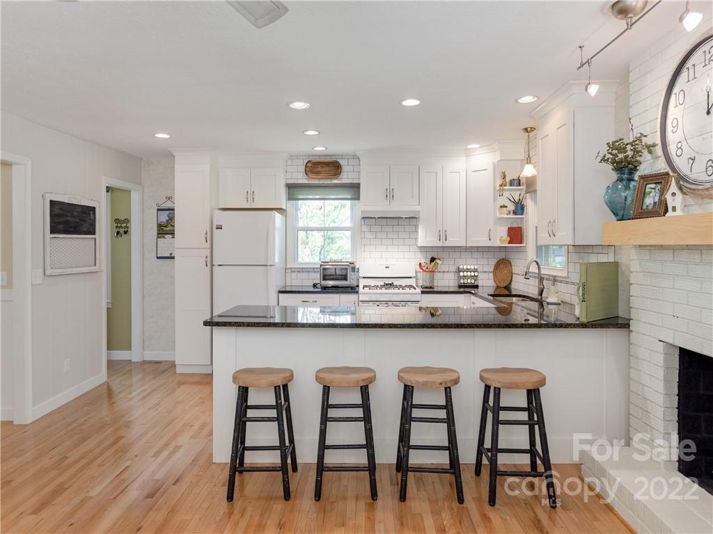 305 Balsam Road Hendersonville, NC 28792 - Photo 20 of 48 Gallery Image 20