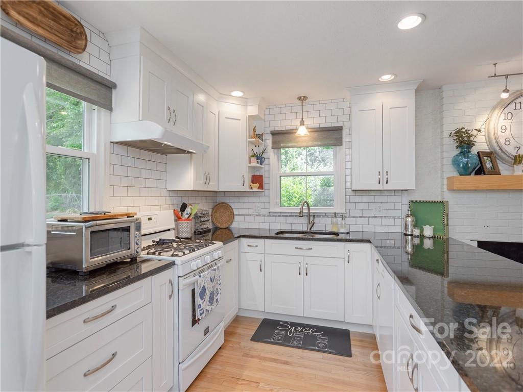 305 Balsam Road Hendersonville, NC 28792 - Photo 22 of 48 Gallery Image 22