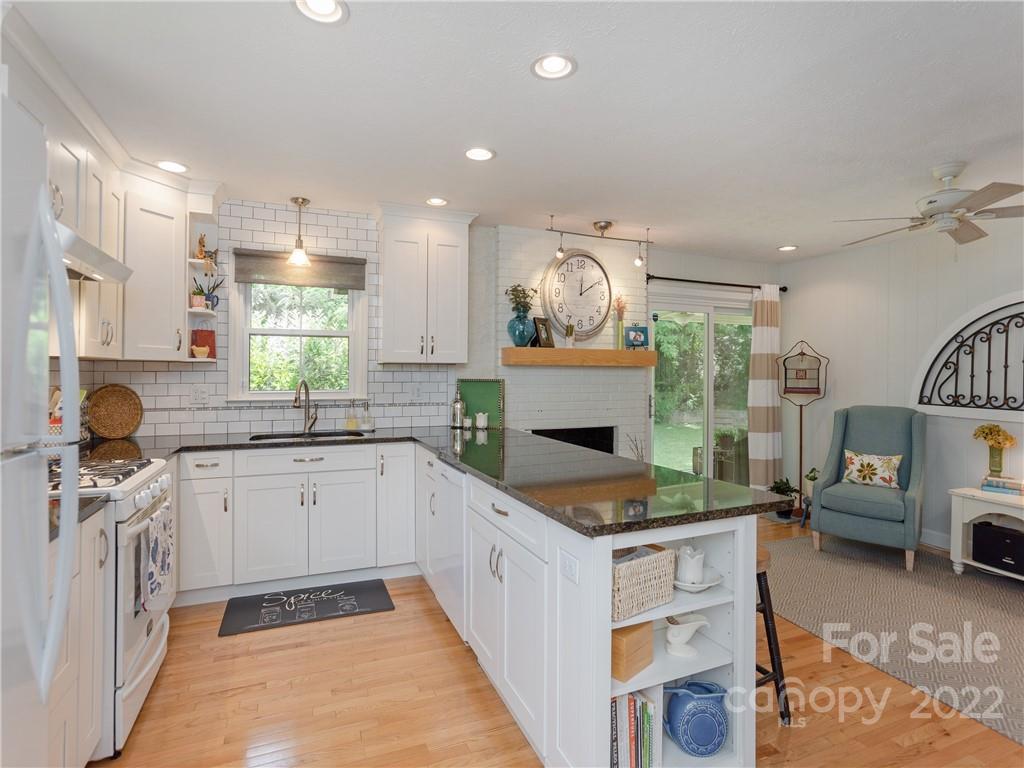 305 Balsam Road Hendersonville, NC 28792 - Photo 24 of 48 Gallery Image 24