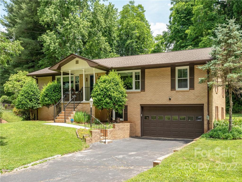 305 Balsam Road Hendersonville, NC 28792 - Photo 3 of 48 Gallery Image 3