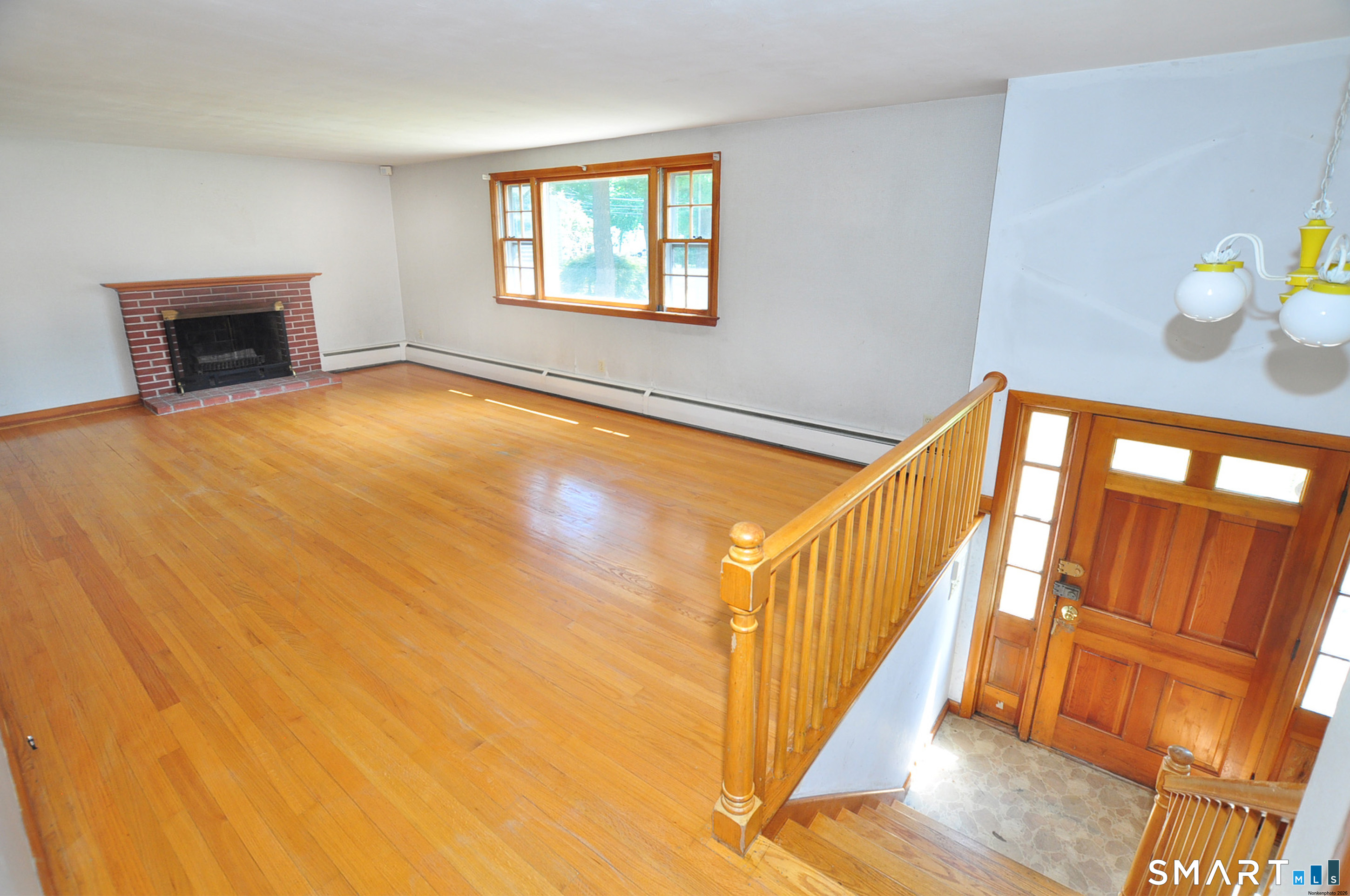 621 Kennedy Road Windsor, CT 06095 - Photo 3 of 28