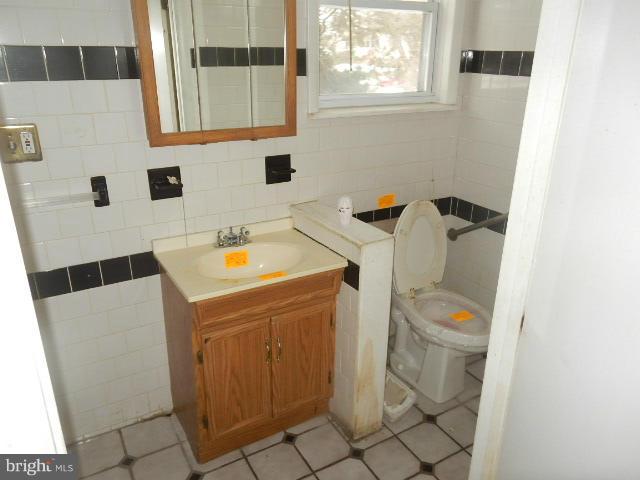 5726 Clover Road Baltimore, MD 21215 - Photo 14 of 19 Bath
