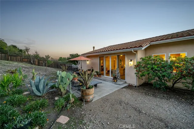 $1,095,000 | 155 Fairview Lane, Paso Robles, CA 93446