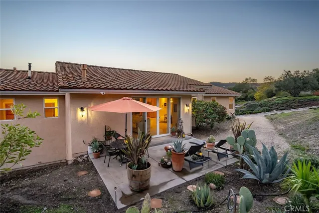 $1,095,000 | 155 Fairview Lane, Paso Robles, CA 93446