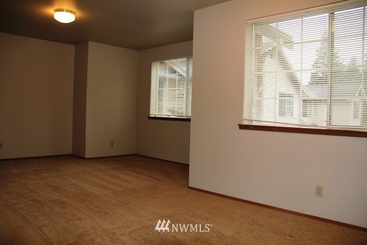 7616 200th Street Southwest Edmonds, WA 98026 - Photo 5 of 11 Gallery Image 5