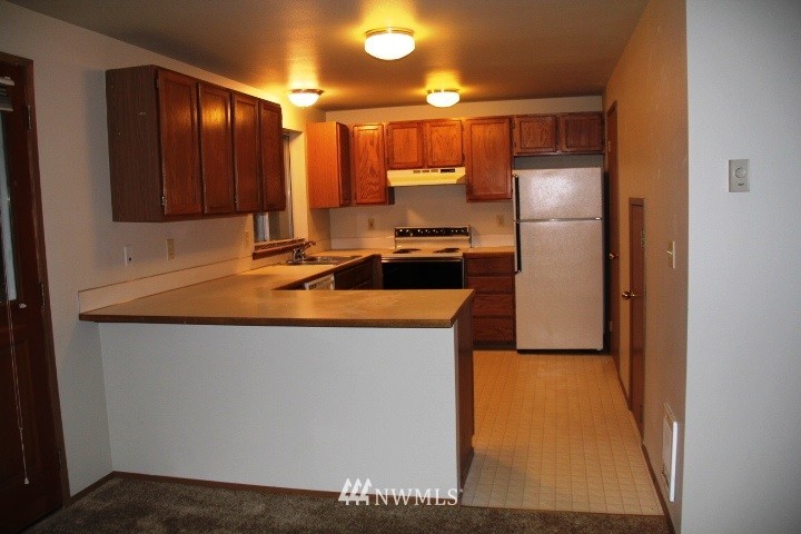 7616 200th Street Southwest Edmonds, WA 98026 - Photo 6 of 11 Gallery Image 6