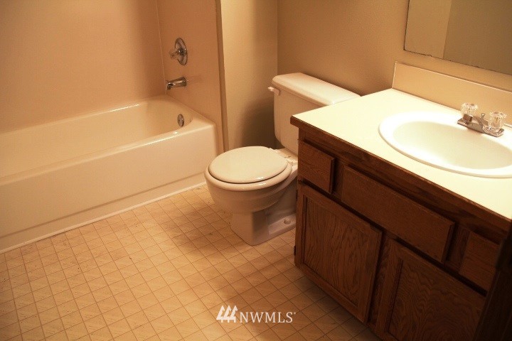 7616 200th Street Southwest Edmonds, WA 98026 - Photo 8 of 11 Gallery Image 8