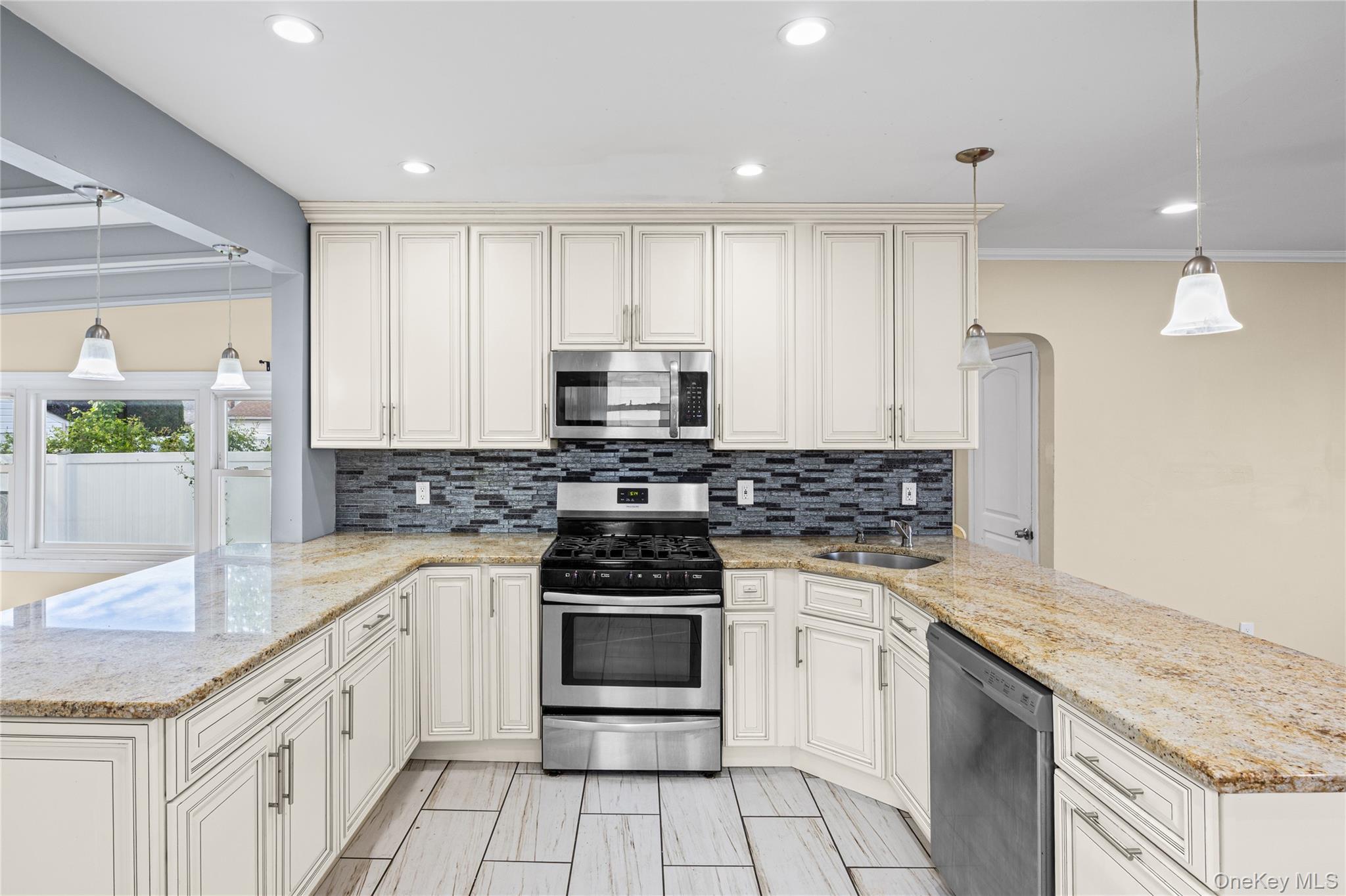 85 Todd Road Valley Stream, NY 11580 - Photo 10 of 29