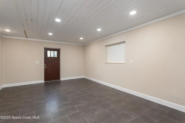 $2,500 | 33 West Melbourne Avenue, Melbourne, FL 32901