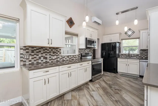 $2,500 | 33 West Melbourne Avenue, Melbourne, FL 32901