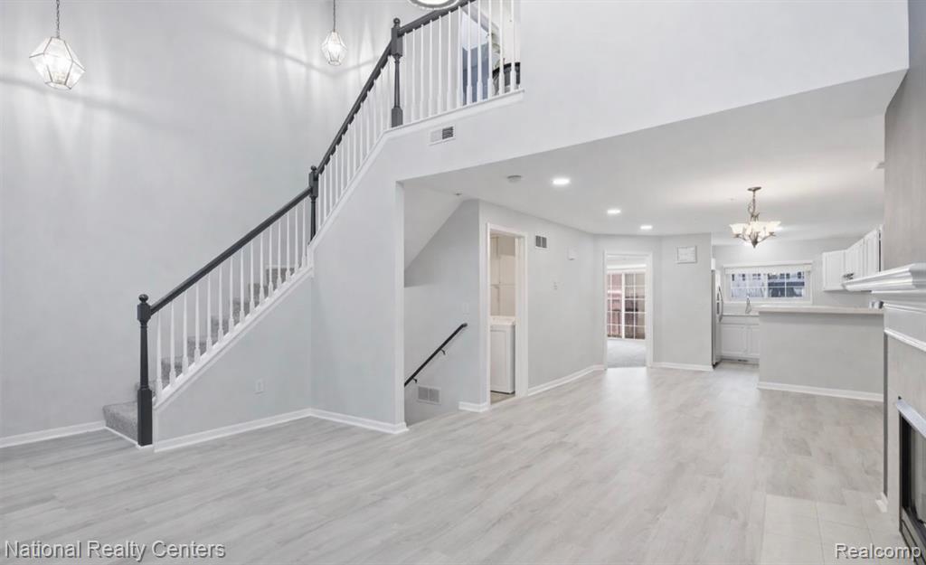16878 Farmington Road Livonia, MI 48154 - Photo 3 of 24