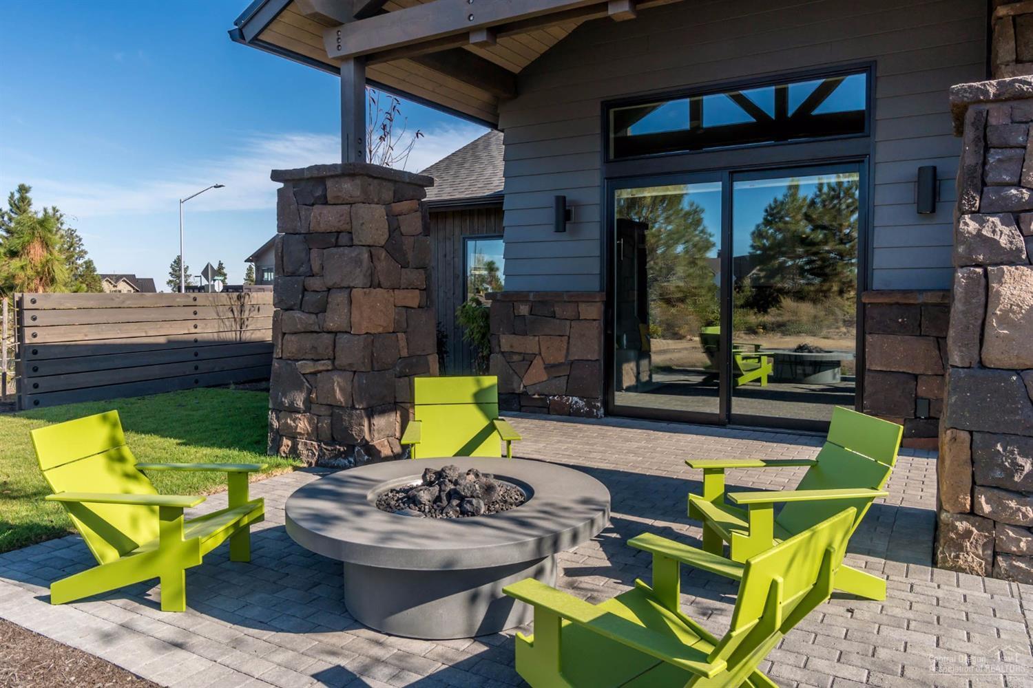 19126 Gateway Loop Bend, OR 97702 - Photo 2 of 25 Additional Photo