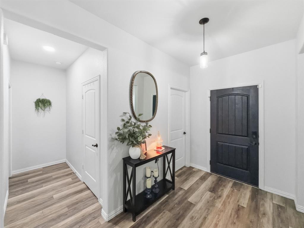 208 Crest Lane Decatur, TX 76234 - Photo 5 of 37