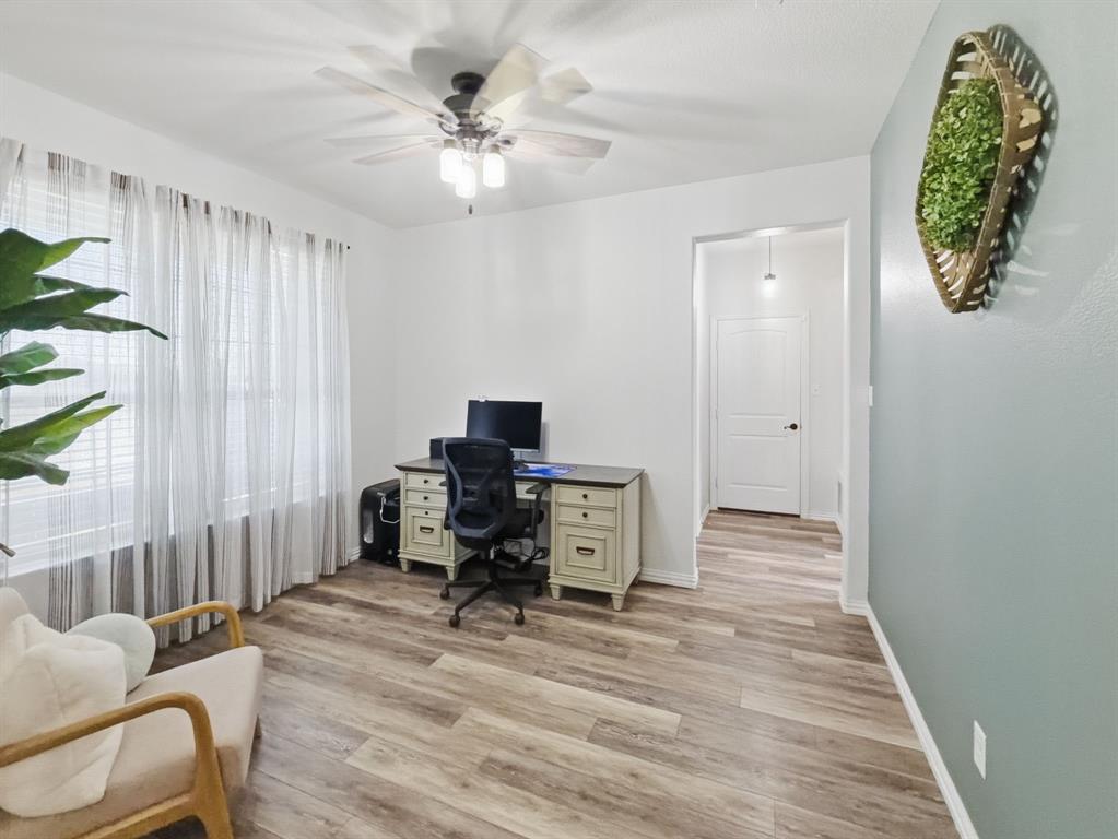 208 Crest Lane Decatur, TX 76234 - Photo 7 of 37