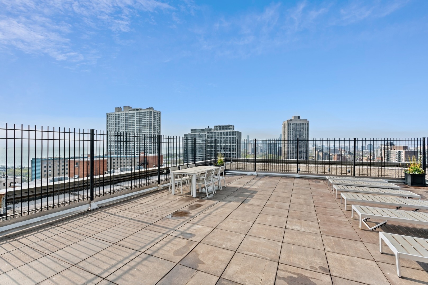 2930 North Sheridan Road, Unit 1311 Chicago, IL 60657 - Photo 9 of 15 Gallery Image 9