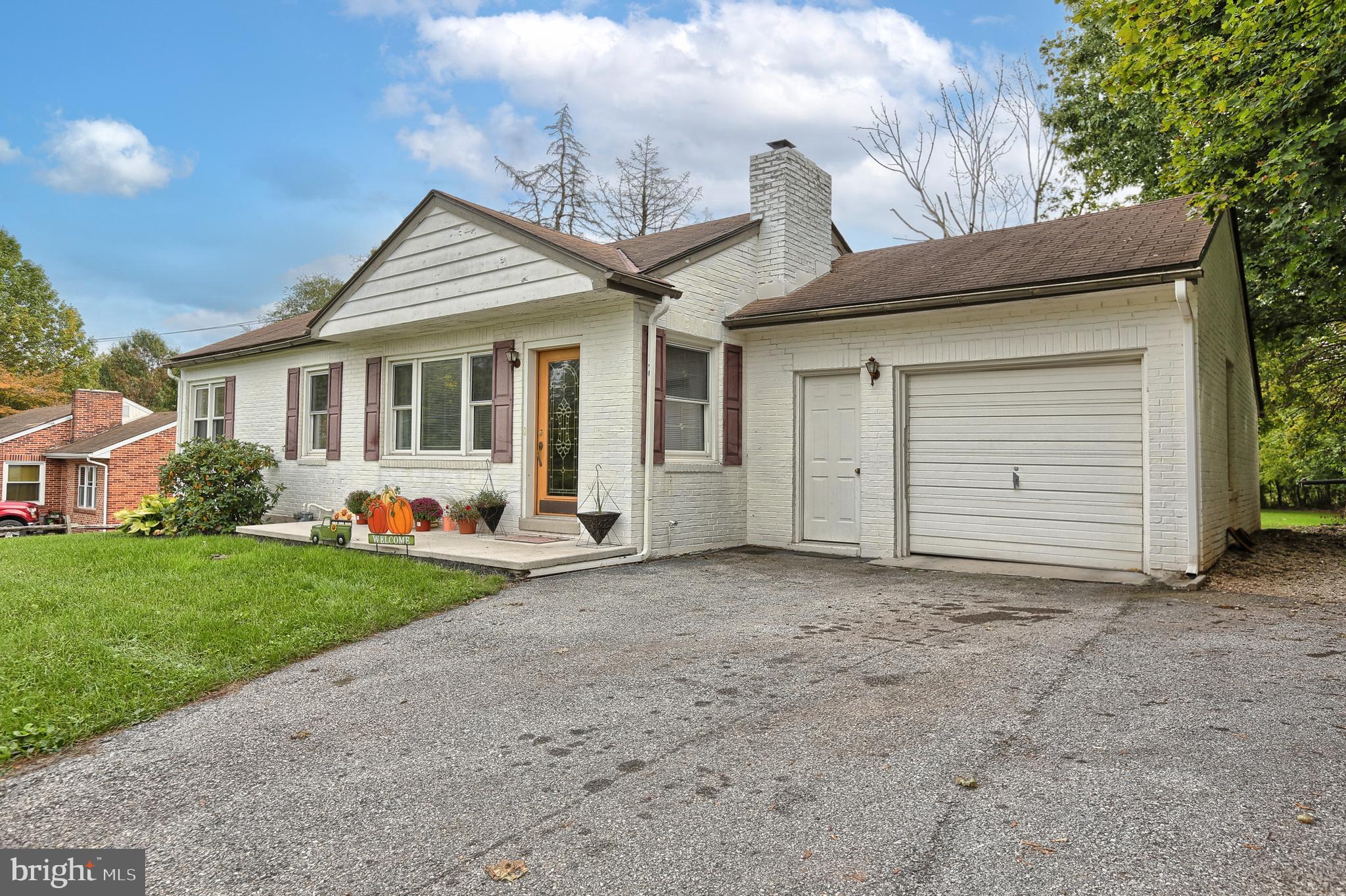1754 East Canal Road Dover, PA 17315 - Photo 2 of 19 Gallery Image 2
